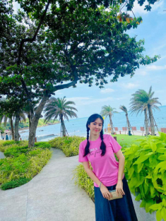 Lê Phương dạo này chăm “cưa sừng làm nghé”, U40 vẫn đòi hóa gái teen
