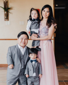 Mỹ nhân đẹp nhất nhì Philippines lấy chồng vừa lùn vừa xấu, nhìn 2 con mà rơi nước mắt