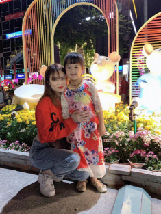 Thu nhập cao ở Singapore, em gái Công Vinh về nước vì con gái, quyết làm mẹ đơn thân đến già