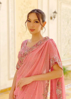 Thuỳ Tiên đẹp như nữ thần khi diện trang phục truyền thống của Ấn Độ