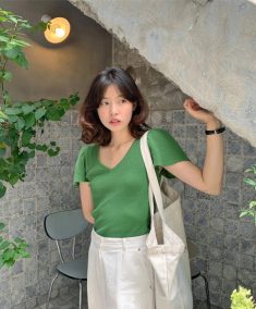 Trời sắp sang thu, nàng công sở hãy nâng cấp style với vài món đồ chuẩn sành điệu này