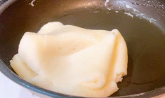 Mẹ đảm mách cách làm bánh dẻo bằng bột nếp thường cực đơn giản, 30 phút là được cả mâm bánh