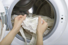 5 sai lầm khi dùng máy giặt, 90% người mắc phải ngay từ lỗi đầu tiên, bảo sao càng giặt quần áo càng bẩn