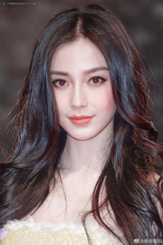 Angelababy xứng danh “nữ thần mặt mộc” xứ Trung, tuổi U40 dưỡng da bằng nguyên liệu rẻ bèo