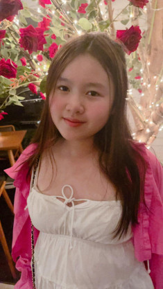 13 tuổi có nhà 200 tỷ, con gái Hoa hậu Phương Lê chỉ diện áo dài trắng giản dị du Xuân