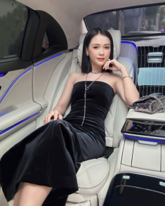 Hotgirl có tài sản hơn 50 tỷ diện chiếc đầm “siết” trọn đường cong chữ S, chị em Việt ai cũng muốn mua theo