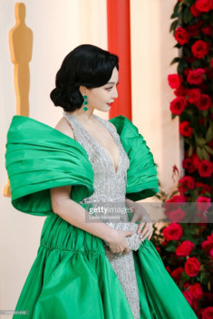 Thảm đỏ Oscar 2023: Phạm Băng Băng lộng lẫy, ngôi sao gốc Việt diện váy lấy cảm hứng từ áo dài