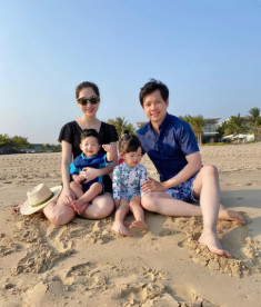 “Tiểu mỹ nhân” nhà hoa hậu Đặng Thu Thảo xúng xính áo dài hot trend 2023, sớm thành bản sao của mẹ