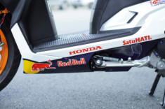 Chống nghiêng xe tay ga Honda và 2 chức năng ẩn chứng minh trí tuệ của kĩ sư Nhật