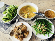 Nhật Kim Anh khoe bữa cơm do người thân cận 12 năm nấu, khẳng định có “âm mưu”