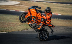 KTM 200 Duke, 390 Duke và RC390 2023 được nâng cấp màu mới