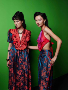 Thuỷ Nguyễn sáng tạo váy áo từ lời ru của các bà các mẹ ngày xưa
