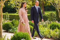Vô tình lọt khung hình, “Nữ thần Nhà Trắng” một thời mặc đẹp “át vía” Kate Middleton