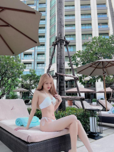 Cặp chị em họ hiếm Thanh Hoá có body đẹp top 1 showbiz, vòng 3 “sóng thần”, eo nổi múi