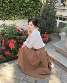 Kiểu váy được “quý cô nấm lùn” Song Hye Kyo yêu nhất, là bảo bối hack dáng cao vọt