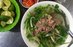 Nấu phở bò ăn sáng con dâu bị mẹ chồng mắng vì trên bàn có miếng chanh, nghe lí do ai cũng ngớ người