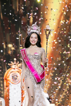 Từng bị chê nhạt nhoà, Hoa hậu trẻ nhất Việt Nam “tấn công” sàn diễn quốc tế làm công chúng tự hào