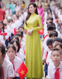 Điểm danh hội cô giáo hot girl nổi nhất MXH 2023: Mặt hoa da phấn, dáng như Hoa hậu