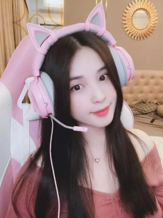 Nữ streamer xinh nhất làng game Việt lên chức mẹ, đợi con ngủ mới dám chơi game cho đỡ nhớ nghề