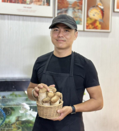 Ăn ngao hấp hay nấu canh mãi cũng chán, đem trộn thính thế này được món nhâm nhi cho cả nhà “nhậu chơi”