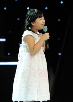 Con gái NSƯT Chiều Xuân xưa mũm mĩm thi The Voice Kids, nay 16 tuổi là mỹ nhân gợi cảm