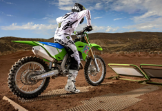 KX450 50TH Anniversary Edition, thiết kế đặc biệt kỷ niệm hơn 50 năm huyền thoại đường đất