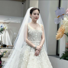Hot mom 6 con Hằng Túi lấy chồng lần 3, mặc váy cưới hơn nửa tỷ “đụng độ” Son Ye Jin