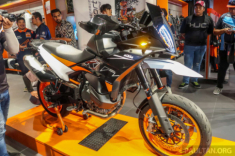 KTM 890 SMT 2024 hiện đã có mặt tại Châu Á, giá từ 500 triệu đồng