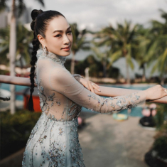 Nữ diễn viên gốc Việt U60 đứng cạnh chồng kém 12 tuổi vẫn xứng đôi nhờ chăm uống cốc nước giảm béo, chống già
