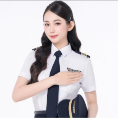 Nữ phi công GenZ hot nhất MXH xinh không kém Hoa hậu, rời buồng lái ăn mặc quyến rũ, khí chất như minh tinh