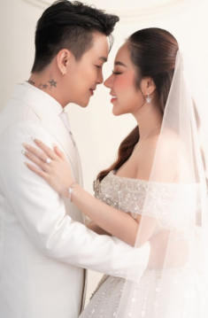 Vợ sắp cưới của TiTi (HKT) xinh đẹp, có gu thời trang táo bạo hút mắt