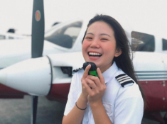 Nữ phi công 9X trẻ rời đồng phục bay, không ăn diện quyến rũ mà vẫn lôi kéo mọi ánh nhìn