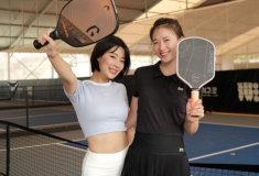 Ra sân Pickleball, chị em nhất định phải sắm 8 món đồ này để hút mọi ánh nhìn