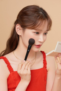 Chuyên gia makeup nổi tiếng tiết lộ bí mật trang điểm của gái Hàn, bỏ qua bước mà nhiều phụ nữ coi là bắt buộc