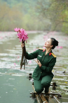 Mẹ chồng “hụt” của Hồng Diễm là NSND mang hàm đại tá, tuổi 55 trẻ đẹp, dáng nuột nhờ bộ môn bay