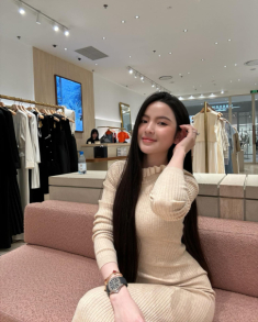 Chu Thanh Huyền đi đâu cũng đeo đồng hồ 700 triệu đồng chồng tặng
