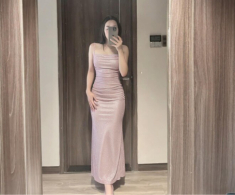 Có gì hot ở kiểu váy này mà giới trẻ cả nam lẫn nữ ở Việt Nam đều đua nhau diện?