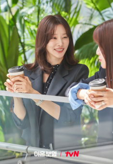 Diện đồ xinh như nữ chính phim công sở Hàn “hot” nhất hiện nay, có một kiểu áo đẹp ai mặc vào cũng sang và trẻ trung