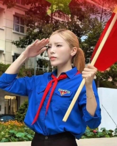 Hoa hậu Kỳ Duyên bị nói thiếu hiểu biết khi diện áo đoàn viên cùng khăn quàng đỏ, sự thật ra sao?