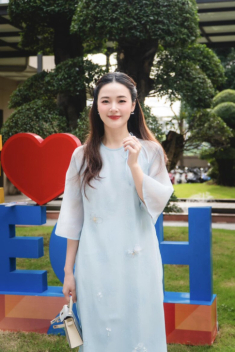 Làm dâu hào môn hơn nửa năm, Midu bỗng chuyển sang ăn mặc kín đáo hơn khiến dân tình nghi có tin vui