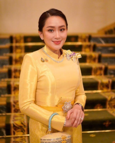Nguyên tắc mặc đẹp của nữ thủ tướng trẻ nhất xứ Chùa Vàng, chị em công sở nên bỏ túi để thanh lịch mọi lúc