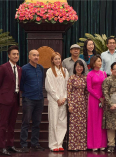 Phối áo sơ mi trắng với quần ống rộng thế nào vừa sang mà không mắc lỗi “xuề xòa”? Chị em công sở nên bỏ túi
