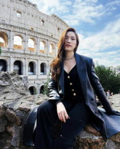 Thanh Thanh Huyền diện một chiếc áo đi khắp Italy sau sự cố mất vali