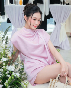 Vợ Đoàn Văn Hậu xuất hiện với “vibe” chuẩn tiểu thư Hà thành