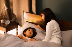 12 giờ khuya đang ngủ bỗng nghe con gái cười nói “người yêu bố đẹp quá”, tôi điếng người gọi con dậy hỏi rõ sự tình