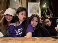 2 con gái tuổi dậy thì của Lưu Hương Giang - Lưu Thiên Hương chụp ảnh hở eo, nhìn là hiểu cách mẹ nuôi dạy