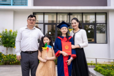 2 con gái vừa xinh xắn vừa đáng yêu, học giỏi của Hoa hậu Hương Giang và chồng Trung Quốc