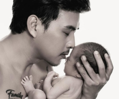 42 tuổi mới có con đầu lòng, Hồ Quang Hiếu chăm con râu mọc dài không buồn cạo, Mạc Văn Khoa thảm hơn