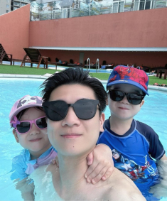 Anh chồng Đỗ Mỹ Linh gác việc nghìn tỷ đi chơi cùng con, chuẩn bố đơn thân vừa giàu vừa đảm