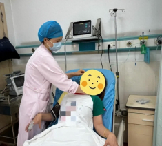 Bà mẹ tay chân co giật, nhập viện cấp cứu vì dạy con làm bài tập hè